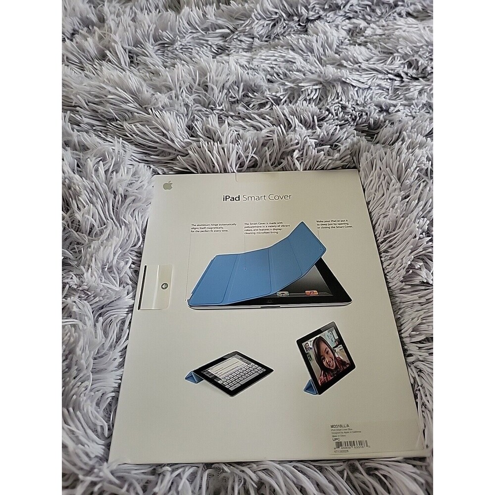 New in Box Apple Smart Cover for Ipad 2 9.7in Light Blue